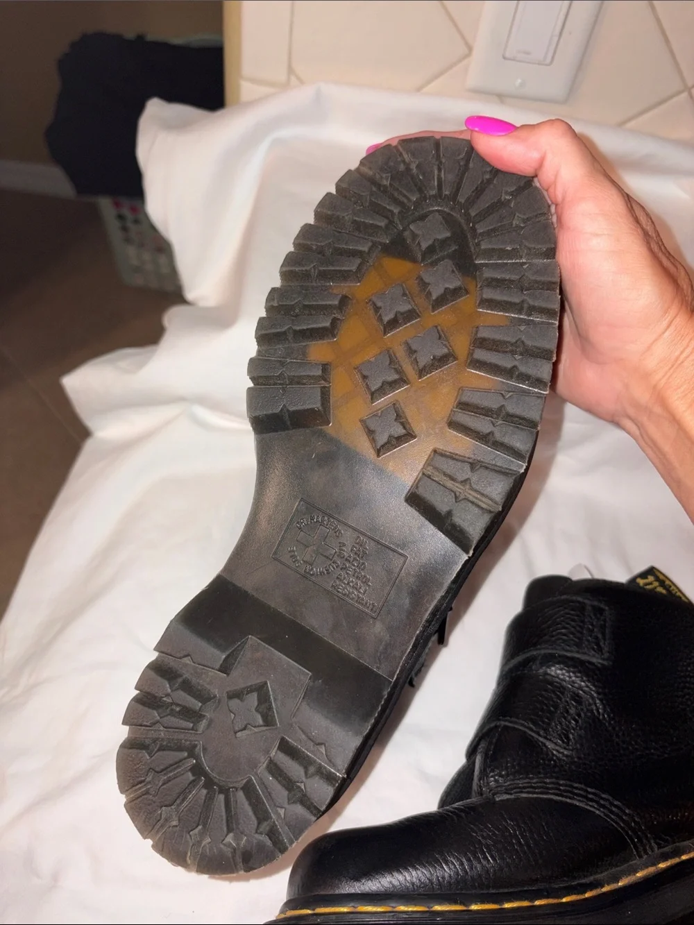 HTF Worn once Dr. Martens Devon Heart leather platform boots